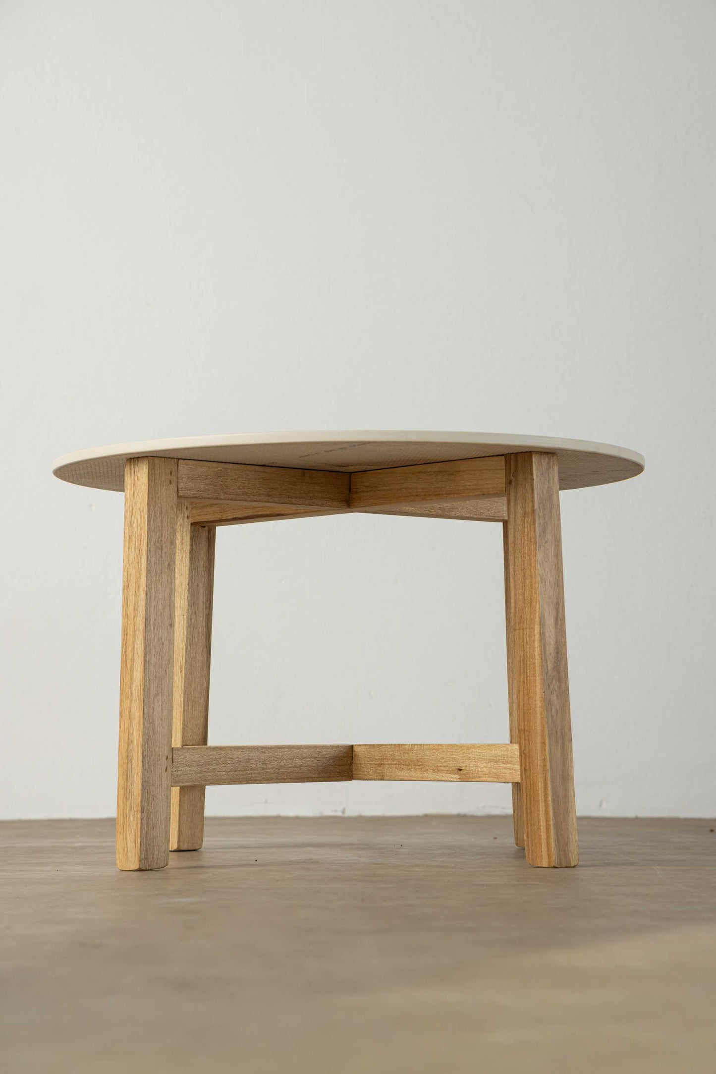 Mesa Peonia con Piedra Sintetica